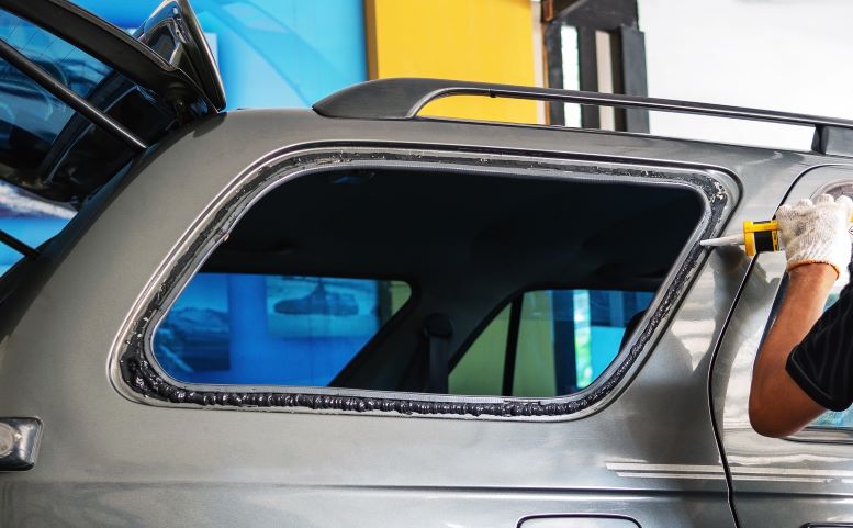 Car Window Smashed in Las Vegas? Your First Hour, Step by Step